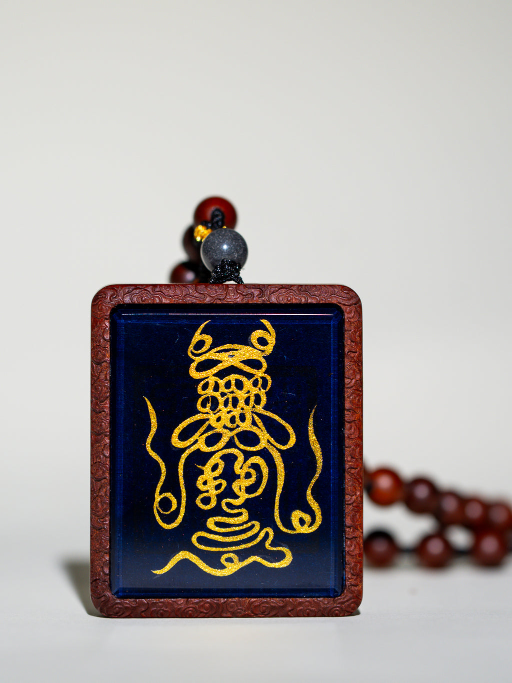 手绘点彩 真武大帝枣木外壳吊坠唐卡