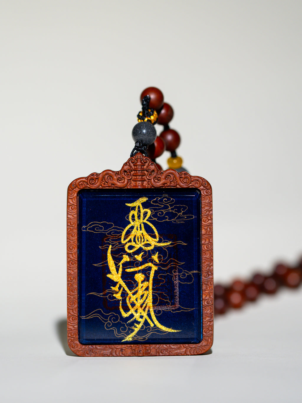 纯手绘关羽/二爷/关圣帝君枣木外壳吊坠唐卡