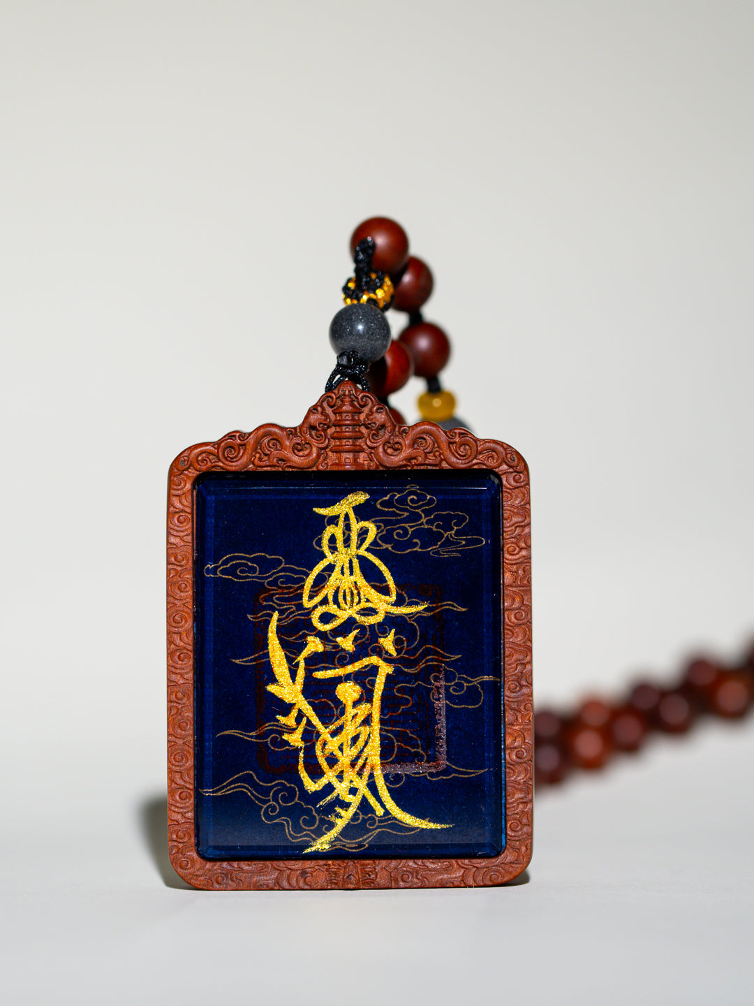 纯手绘关羽/二爷/关圣帝君枣木外壳吊坠唐卡