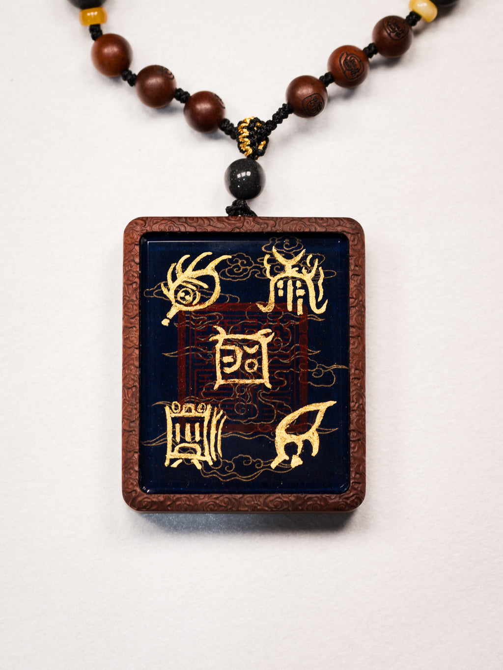 纯手绘五岳真形图+八卦枣木外壳吊坠唐卡