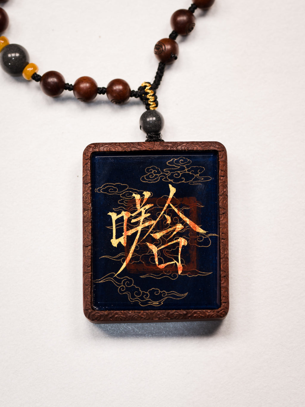 手绘点彩 斗姆元君枣木外壳吊坠唐卡