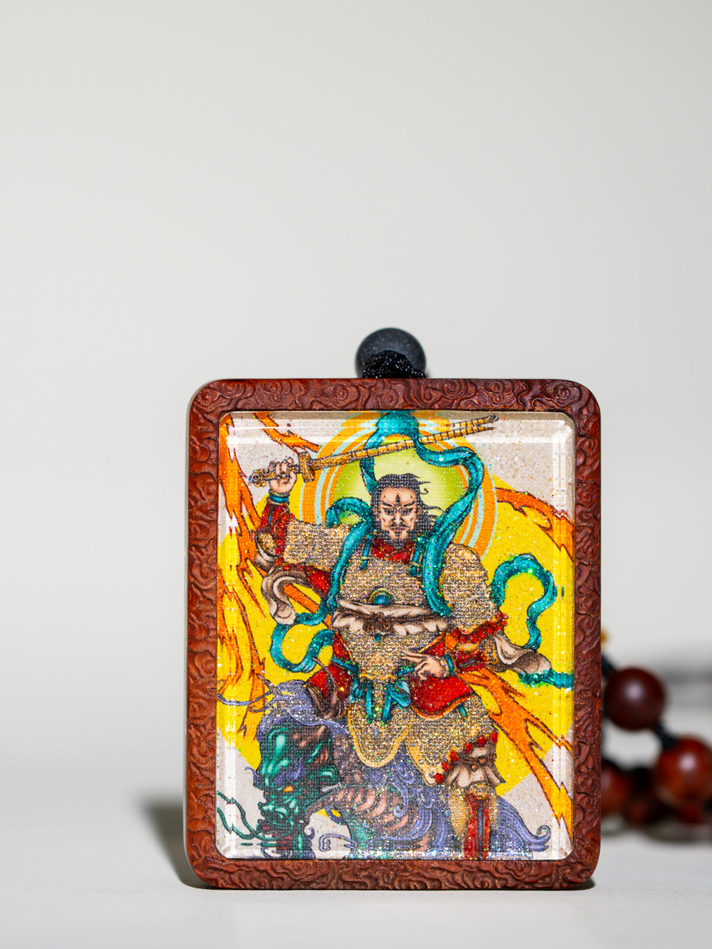 手绘点彩 武相雷祖 枣木外壳 吊坠唐卡
