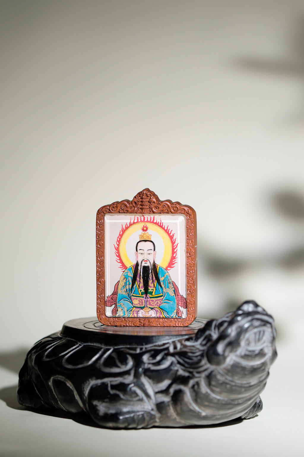 纯手绘玉清元始天尊 枣木外壳吊坠唐卡